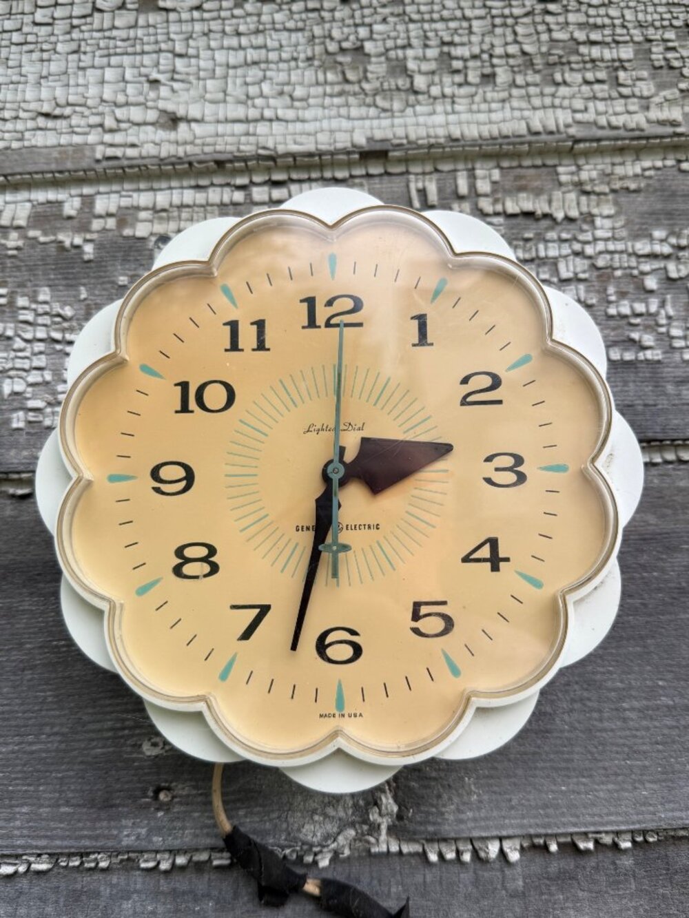 Vintage 60s General Electric Flower Wall Clock Electric Retro MOD Decor Works